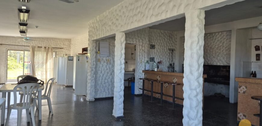 Hotel con dos casas
